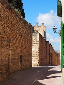 Alcudia, Zidul oraşului, drumul, Autotren, Marea Mediterană, perete, Spania Insulele Baleare