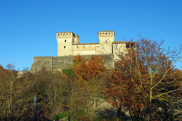 roosteren, Kasteel roosteren, Langhirano, Parma, Emilia-Romagna, Italië, middeleeuws kasteel