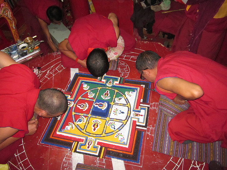 Mosteiro de Spituk, preparação de mandala, pintura, monge, pintor, artista, Trabalhando