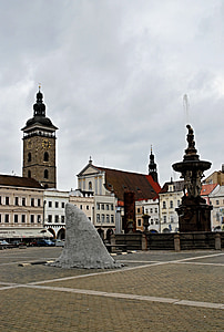 České Budějovice, náměstí, Žraločí ploutve, černá věž, Fontána, Samson, recese