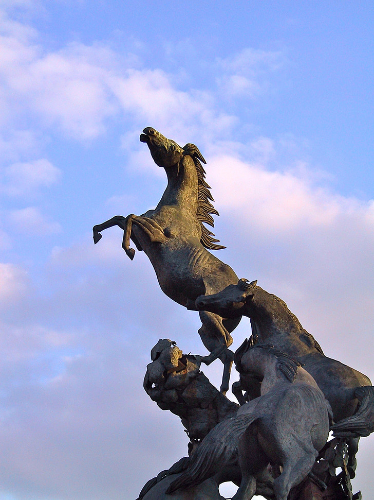 Monumento aos cavalos em vigo, cavalos, bronze, dinâmica, força