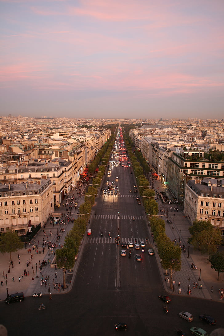DSS Elysejských polí avenue, Paříž, Francie, město
