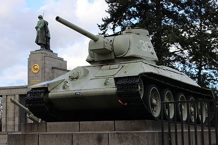 berlin, tank, monument, soviet soldaers, memory, second world war