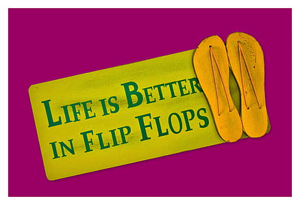Flip flops, kurpes, vairogs, pastkarte, dzīvot, labāk, jautrs
