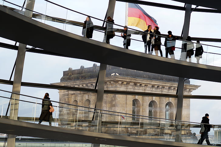 Berlino, il reichstag, persone, la bandiera della Germania
