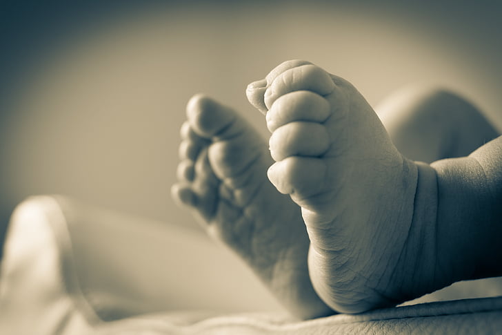 赤ちゃん, 赤ちゃんの足, 黒と白, 子供フィード, 新生児, 若い, 人間の手