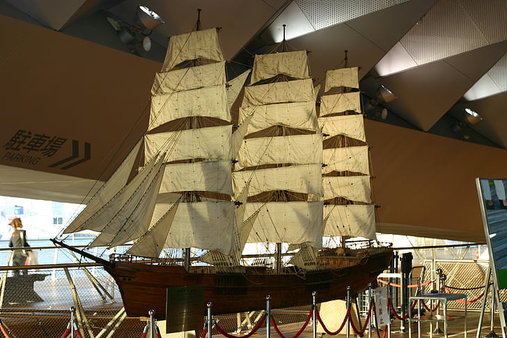 sailboat, the clutter of bin, model