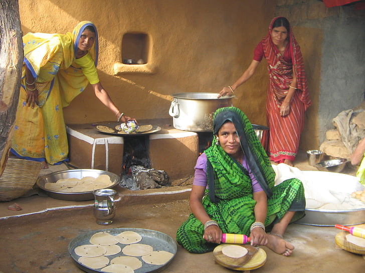 Sajban Marcsi patra rajasthan, délben étkezés Rajasthan, decentralizált konyha, élelmiszer a gyermekek számára, konyha, főzés, étkezés