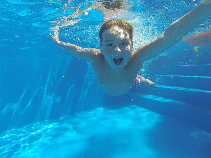 im Sommer, Schwimmen, Schwimmbad, Tadeo, Unterwasser, Wasser, nur Kinder