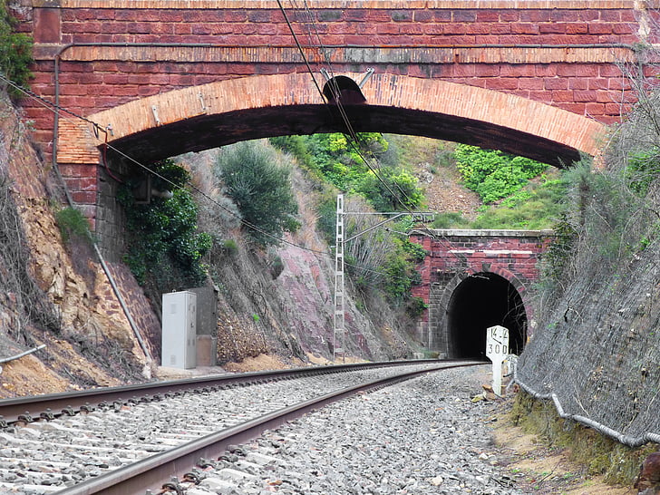 estrada de ferro, on-line, através, túnel, velho, luz de tráfego, catenária