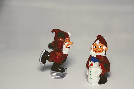 überraschungseifiguren, toys, children, kids surprise, dwarfs, garden gnomes, snow man
