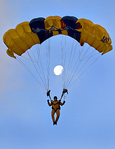 skydiver, парашутизъм, пълнолуние, армия, парашут екип, парашут, скачане с парашут