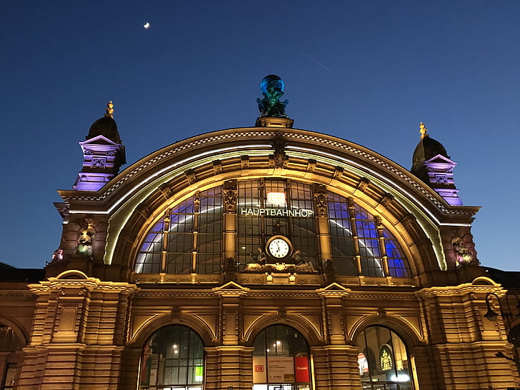 フランクフルト中央駅, ヨーロッパの建築, 夜景