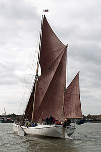 Segeln, Segelboot, Boot, Thames, Kohle-Lastkahn, vollen Segeln, rot