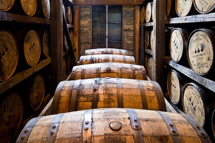 Distilleerderij vaten, houten vaatjes, Bourbon, whisky, veroudering, sterke drank, drankje