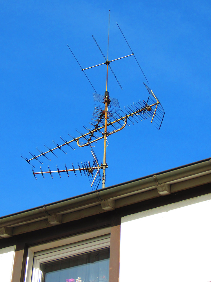 antenne, antenne de toit, regarder la tv, réception de la télévision, réception, antenne de maison, terrestres