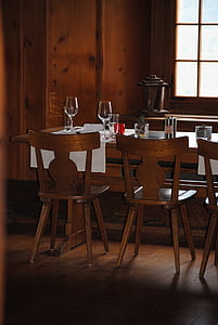 guest room, restaurant, rustic, gedeckter table, wine glasses, closed habsburg, switzerland