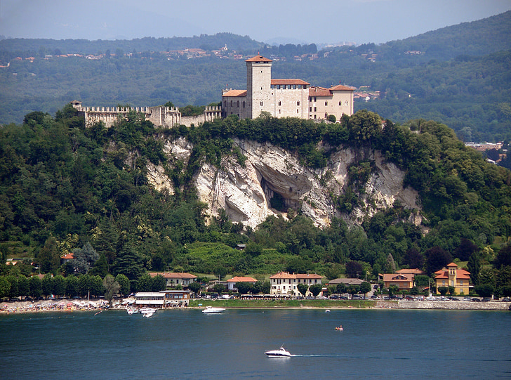 Borromeo zamek, Jezioro maggiore, Angera, Varese, panoramy, Włochy, gmina