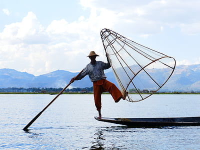 ühe-jala-rowers, Fischer, sõudmine, bambusest korvi, kala, inlesee, Birma