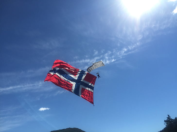 Norská vlajka, padák, Sky dive