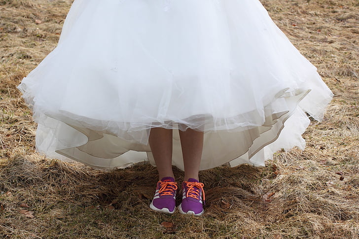 poročna obleka, superge, bela, obleka, noge, stojalo, čevlji