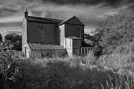 farmhouse, abandoned, neglect, dilapidation, weed choked, deserted, dramatic sky