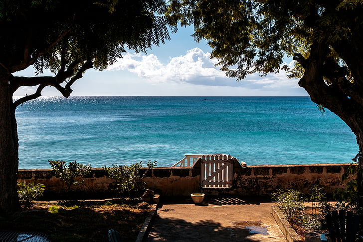 con vista al mar villa Clearwater, Barbados, Océano Atlántico, puerta de la playa, muro de la playa