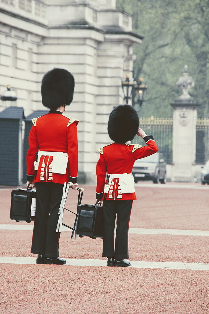 Lontoo, Buckingham, paraati, vartiomies, hereillä siirto, vartija, Iso-Britannia