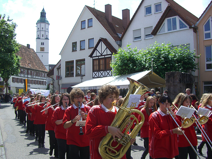 brass band, langenauer schwäble, red baby coat, uniform, chapel