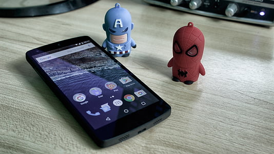 Nexus 5, Android, nutitelefoni