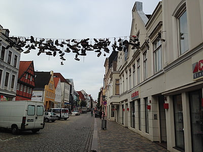 Flensburg, drogi, buty, smycz, zawiesić się, graffiti, sztuka ulicy