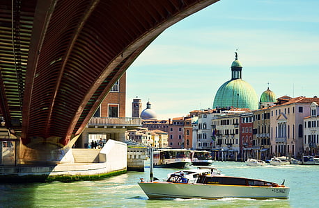 skaists, Venice, kanāli, laivas, pusvagonus, zila, debesis