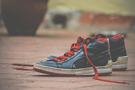 boty, tkaničky, červená, černá, úzké Keprové klahoty, obuv, žádní lidé