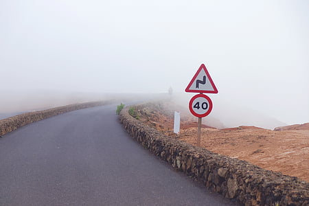 nevoeiro, nebuloso, estrada, pedras, pedras, sinal, sinal de aviso