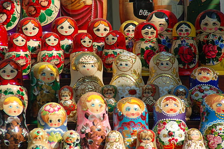 Russische poppetjes, matrioshkas, pols, traditie, geheugen, souvenir, ambachten