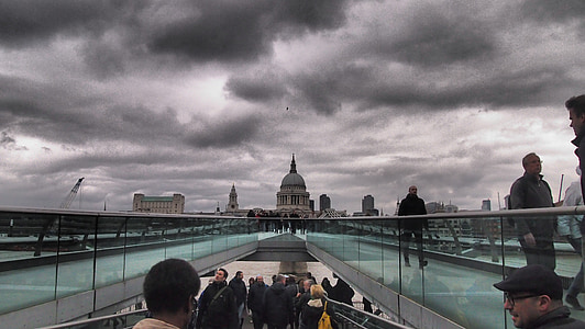 London, Anglia, Szent Pál, Millennium-híd, április