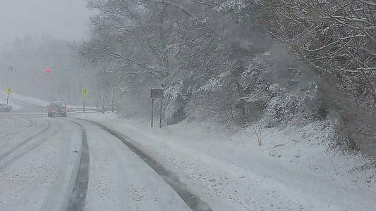 renkaan kappaleita, talvi, liikenne, Road, lumi, sadetta, puu