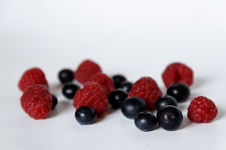 blueberries, raspberries, fruit, healthy, vitamins, fruits, nutrition
