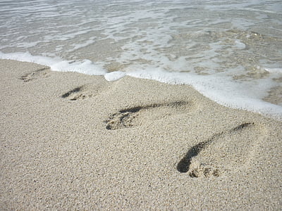 voetafdrukken, nat zand, strand, zomer, zee, vakantie, water