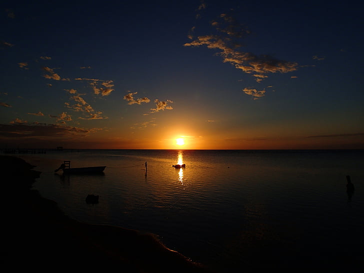 solnedgång, Roatan, båt
