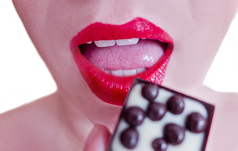 Žena, ústa, zuby, jazyk, sladkosti, čokoláda, skus