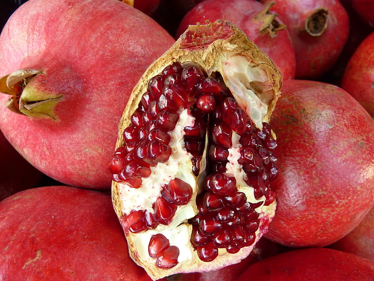 pomegranate, cores, red, fruit, delicious, healthy, vitamins