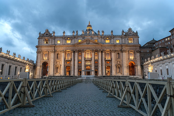 Vatikan, Rim, Italija, Sveti Petar je katedrala, područje, ograde, večer