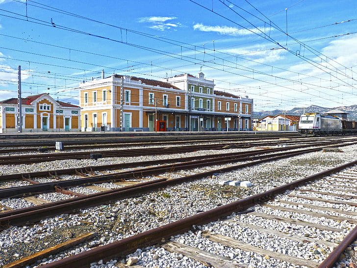 Σιδηροδρομικός Σταθμός, μονοπάτια, móra la nova, Σταθμός