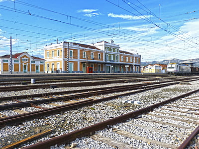 traukinių stotis, keliai, móra la Naujoji, stotis