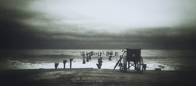 grayscale, foto, hitam, kursi roda, alam, Pantai, Pantai