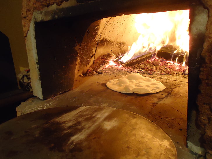 ο ξύλινος-καίγοντας φούρνος, τροφίμων, μάζα, καυσόξυλα, άνθρακα