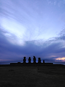 Velikonoční ostrov, Moai, ráno, kamenné sochy, silueta