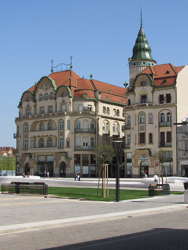 Oradea, Sedmihradsko, Crisana, střed, budova