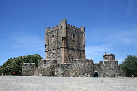 Portugal, Bragança, slottet, slottsmuren
